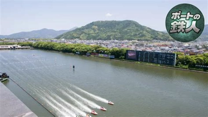 ボートレース唐津と女子レーサーのイメージ