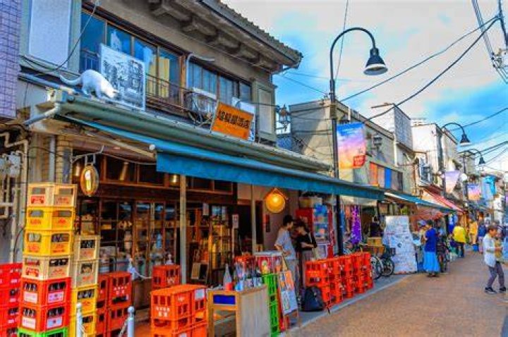 日暮里にある世界のあんぷり亭の外観